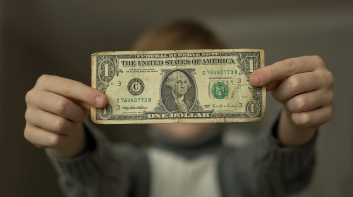 سعر الدولار اليوم الاثنين 12 مايو 2025